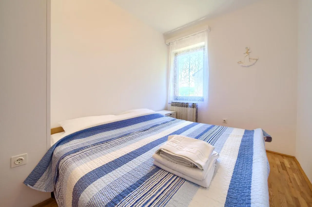 Apartments Dundo Njivice