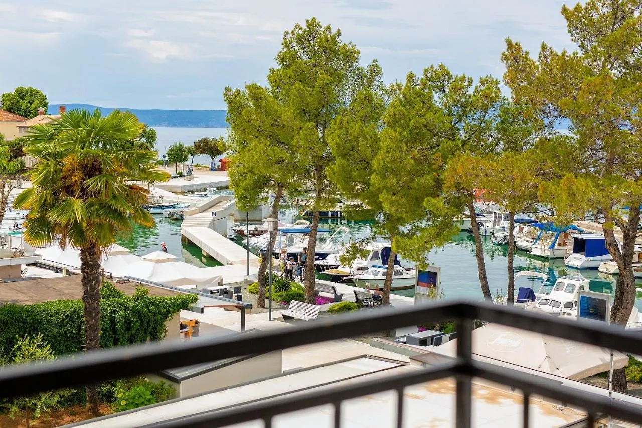 Apartments Dundo Нивице