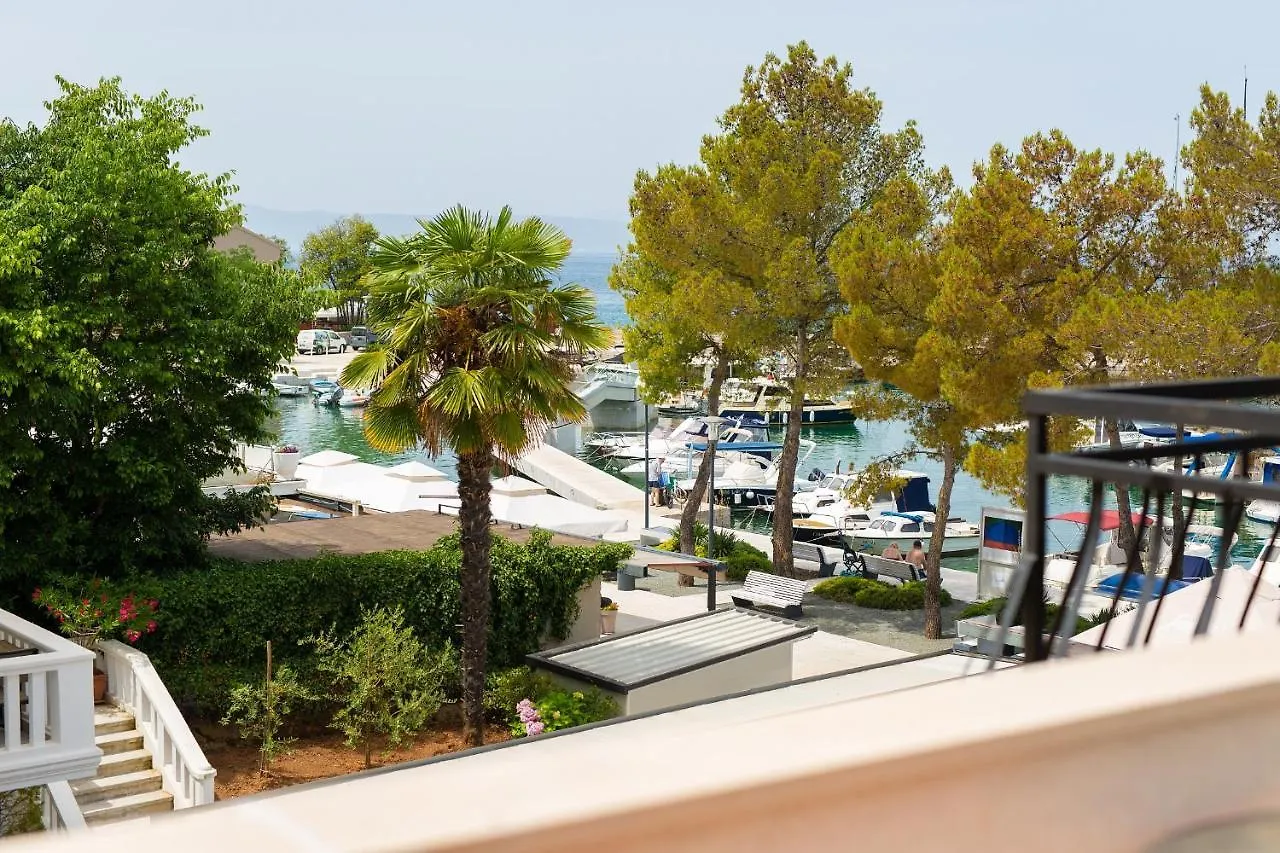 Apartments Dundo Нивице